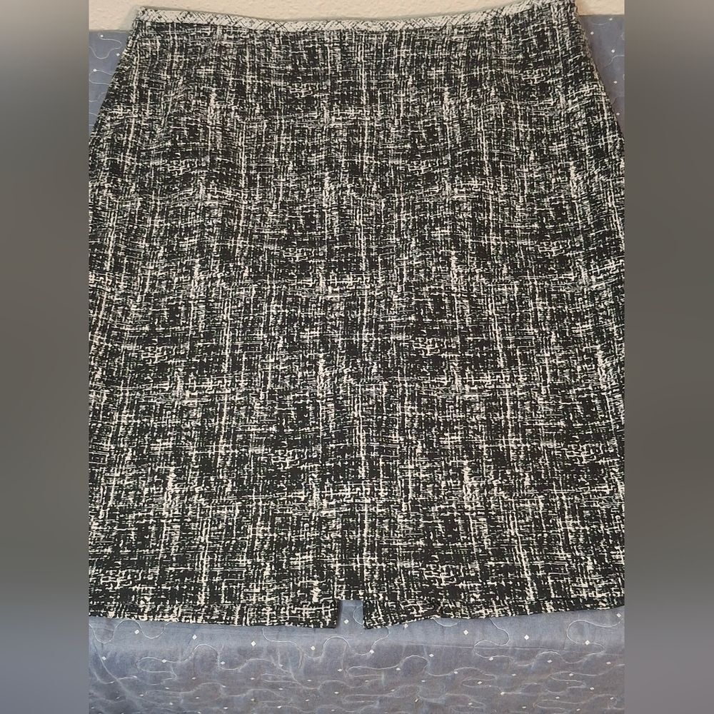 Calvin Klein Black and White Patterned Skirt size 10